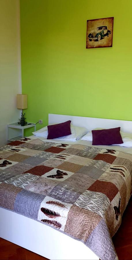Istranova Apartments Ровинь Экстерьер фото