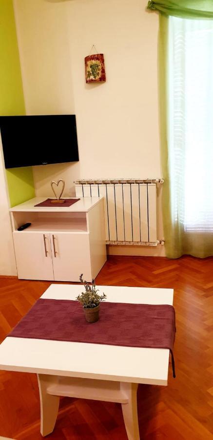 Istranova Apartments Ровинь Экстерьер фото