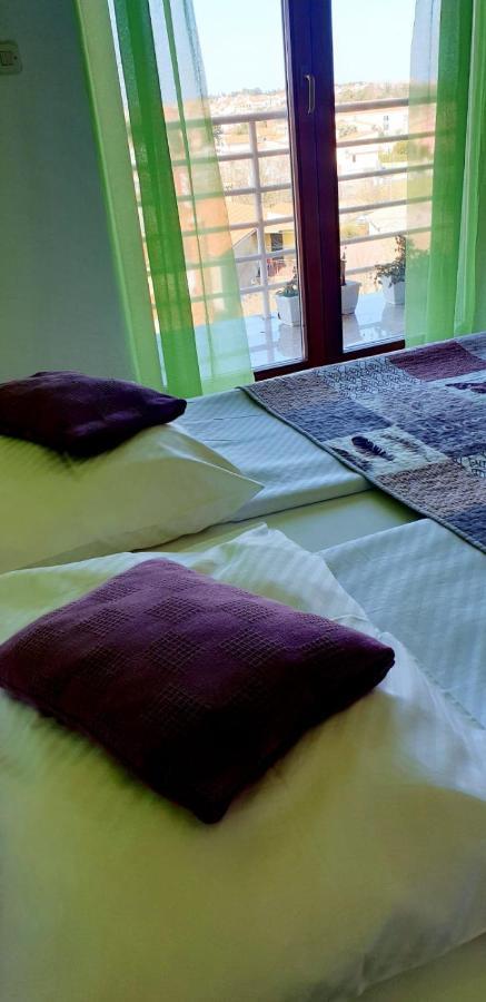 Istranova Apartments Ровинь Экстерьер фото