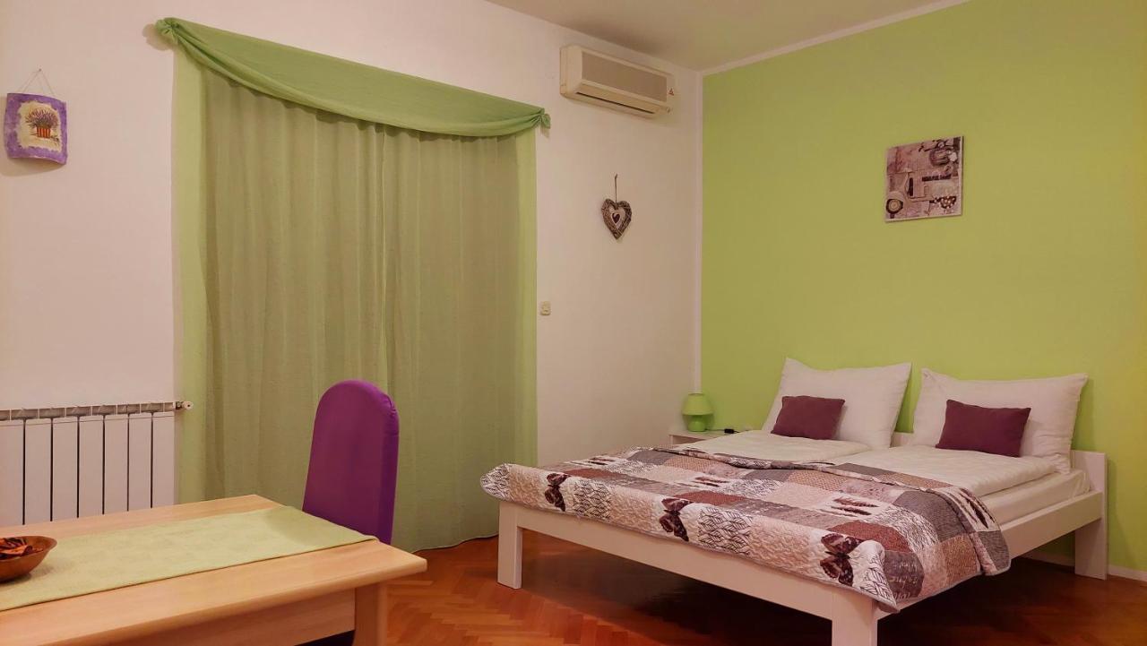Istranova Apartments Ровинь Экстерьер фото